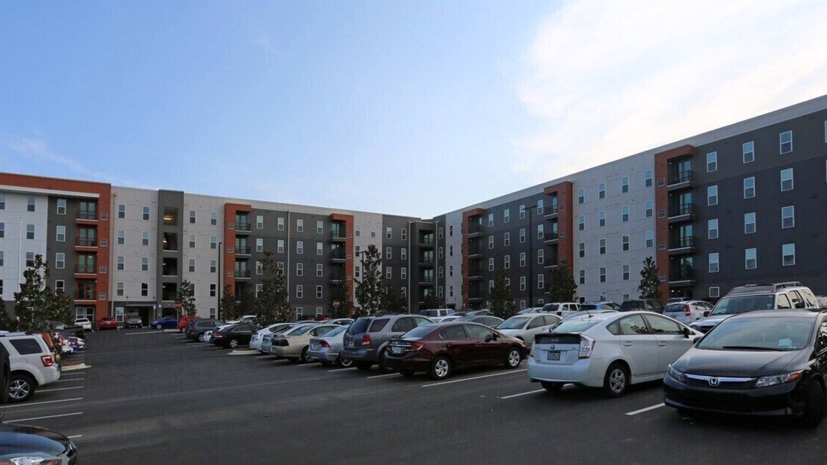 North Northwest Pensacola Apartment | Only 725 a month, shared housing, everything included, month to month.