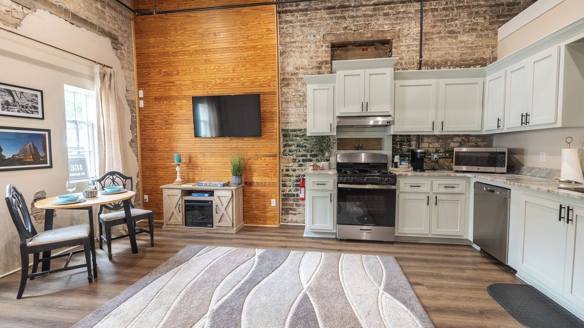 Laurel Apartment | Only Groundfloor access Airbnb Downtown Laurel - G