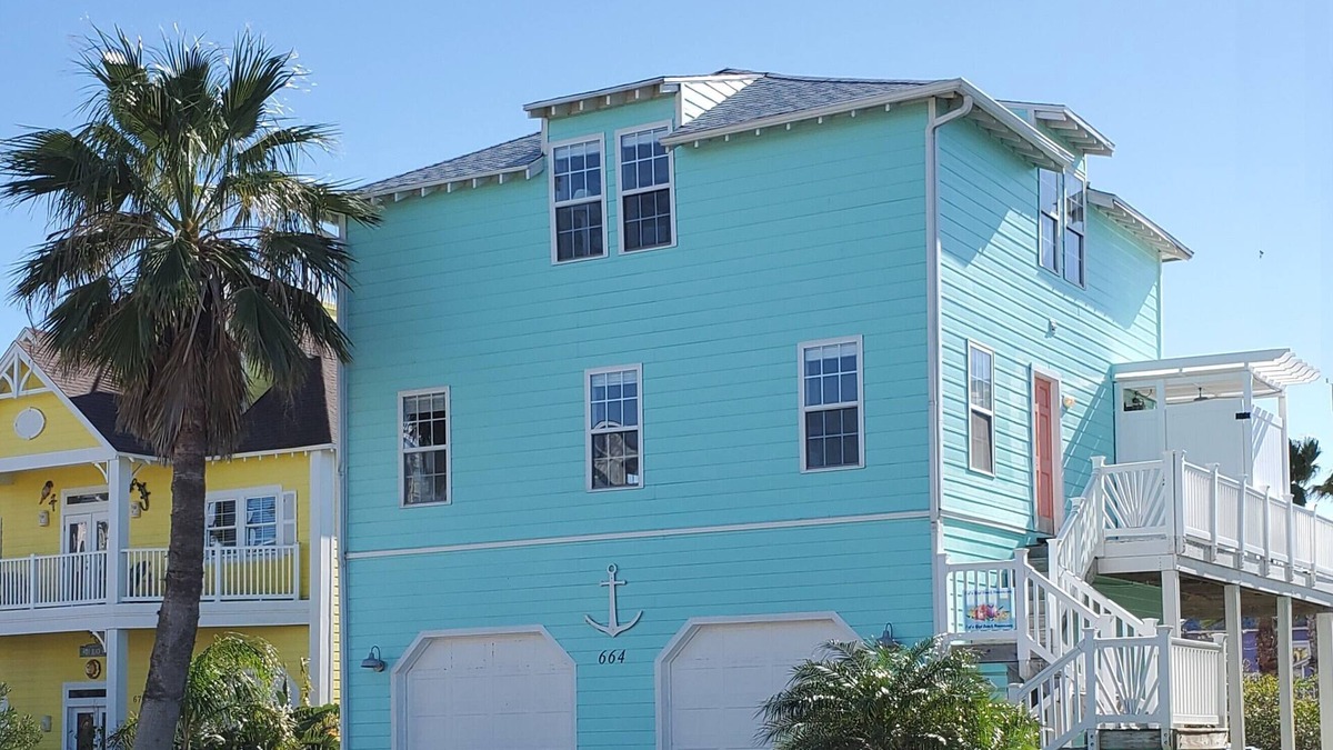 Sand Point House | ONLY In-Town Neighborhood w/Restaurant, Bar, Pool/Hot Tub, Beach & Cart Access