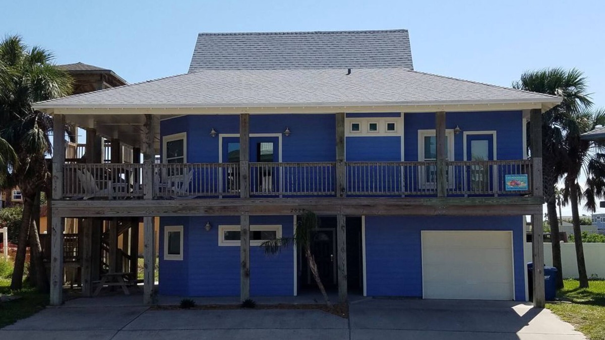 Sand Point House | ONLY In-Town Neighborhood w/Restaurant, Bar, Pool/Hot Tub, Beach & Cart Access