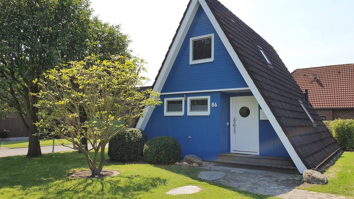 Carolinensiel House | Only roof house Murmel 5, charging station f. E-cars, WLAN, beach chair, fireplace