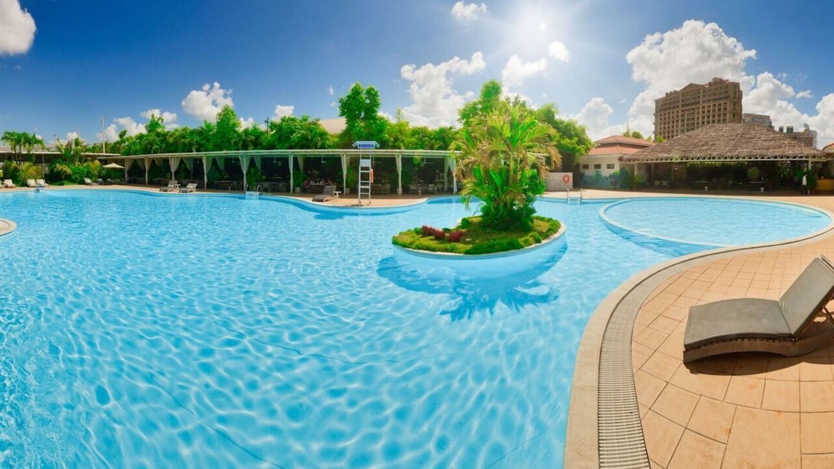 Dupont House | Only six miles from the airport!