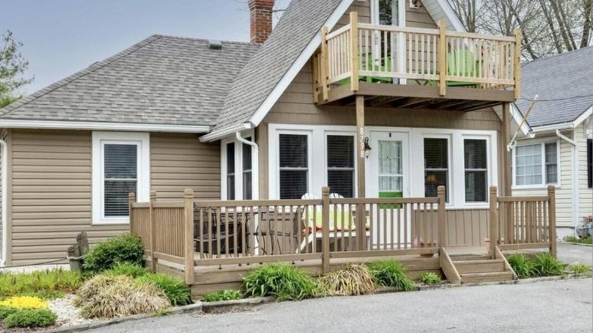 Russells Point House | Only steps to the beach, gorgeous bungalow