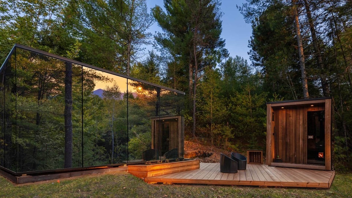 North Pole Cabin | ÖÖD Adirondacks at Jay - Scandinavian Mirror Cabin