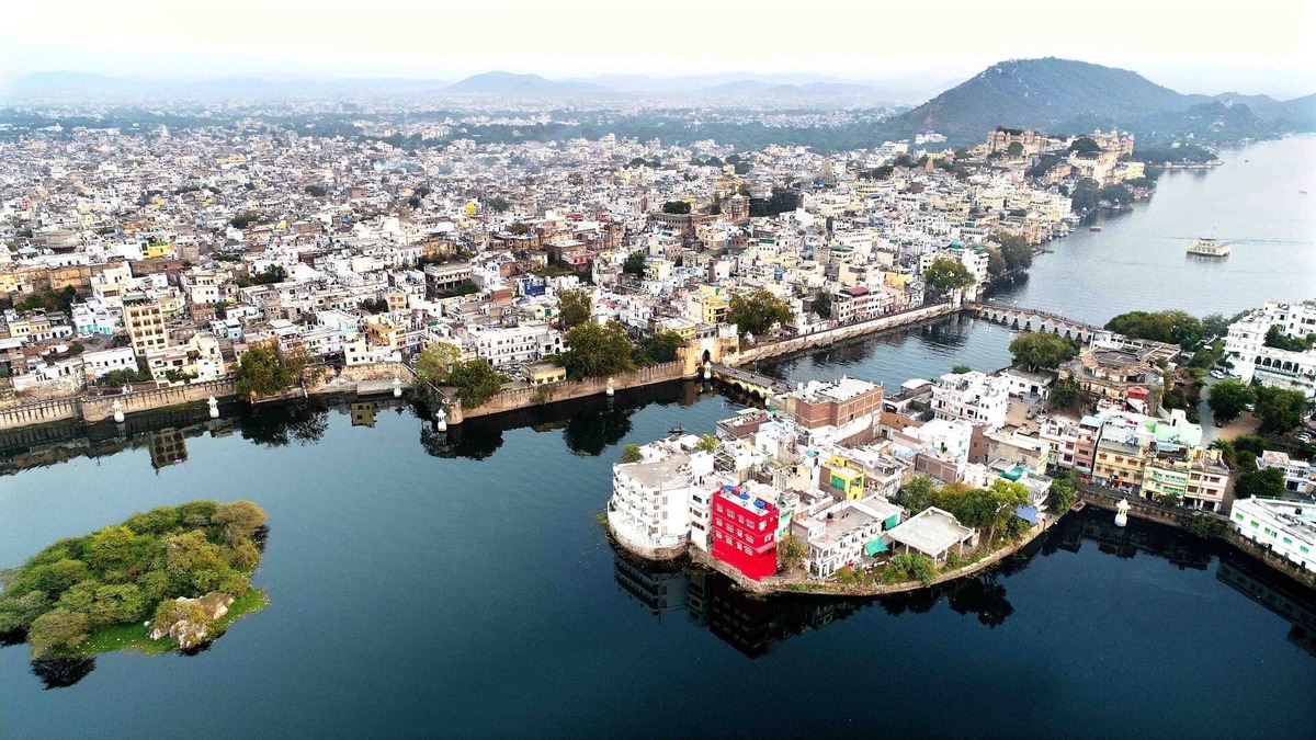 Lake Swaroop Sagar House | oolala-your lake house in the center of Udaipur(Green Room)