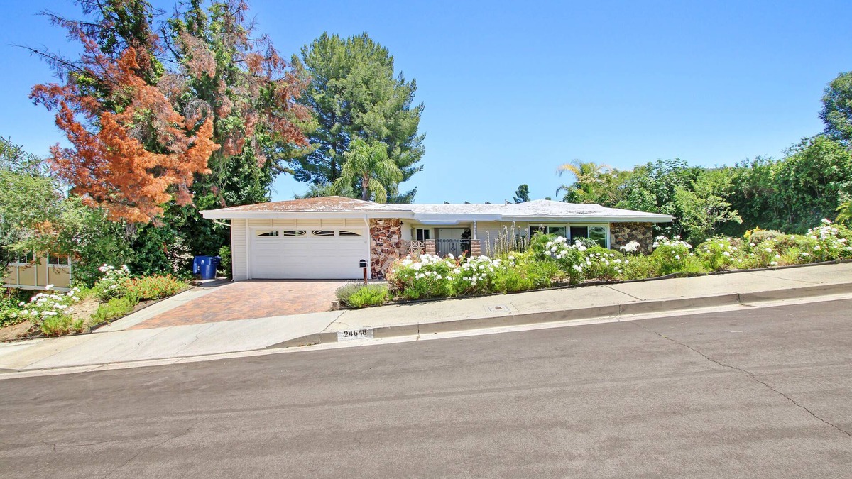 Woodland Hills House | Open & airy, mid-century ranch home with views!