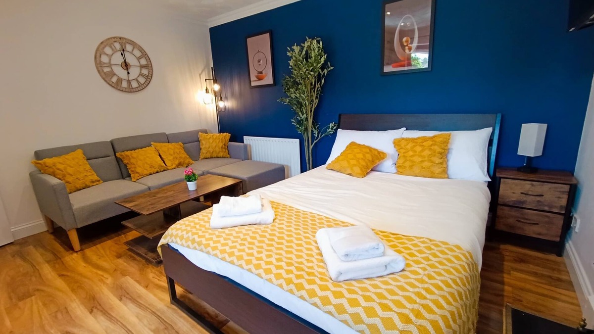 Portsmouth City Centre Apartment | Open Mind Property - 2 Bed Room with Free Parking