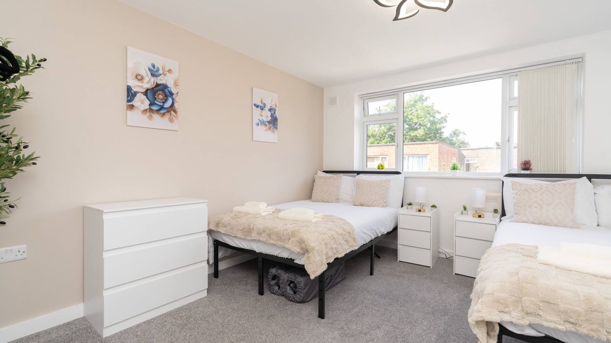 Bournemouth Apartment | Open Mind Property - Cosy Flat with 2 Bed Rooms