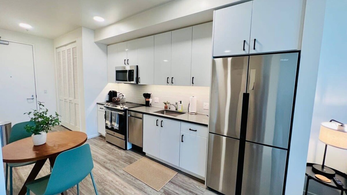 Clawson Apartment | Open One-Bedroom in West Oakland