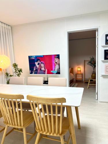 Guro-dong Apartment | Open Special #Guro Station 5 minutes on foot #Hongdae and Gangnam Subway Direct #Gocheok Dome #7-person family and group accommodation