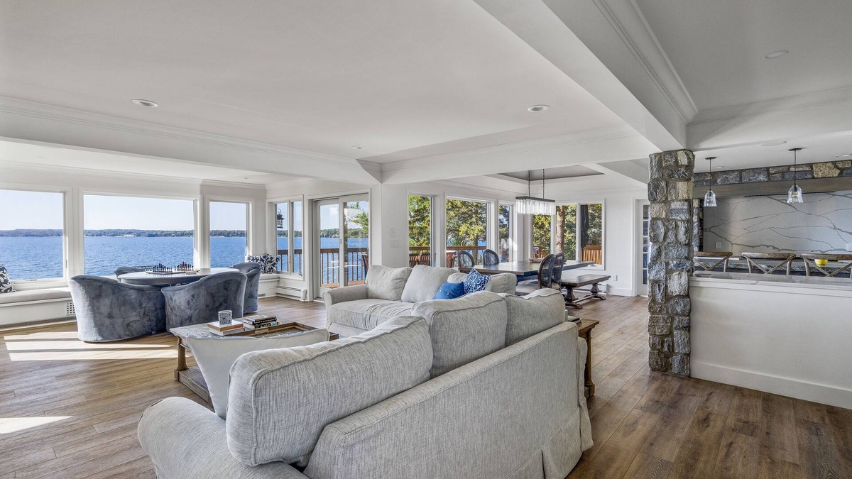 Charlevoix House | OPEN: Summer 2026 & 2027 Beautiful, Luxurious Charlevoix Lake House