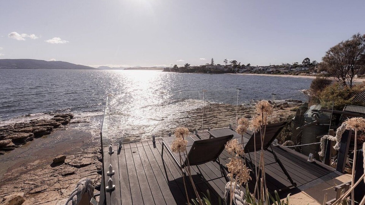 Opossum Bay House | Opossum Oasis: Waterfront Home in Opossum Bay