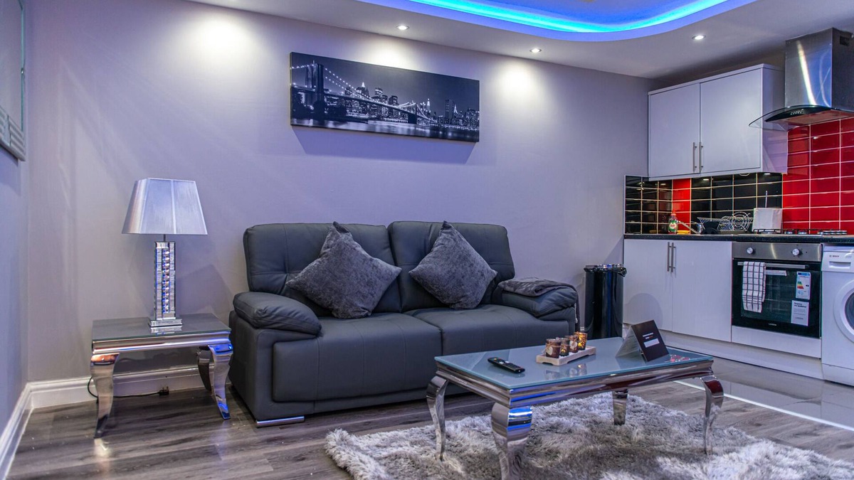 Huddersfield Apartment | Optimal Apartments - Eloise Pink Suite