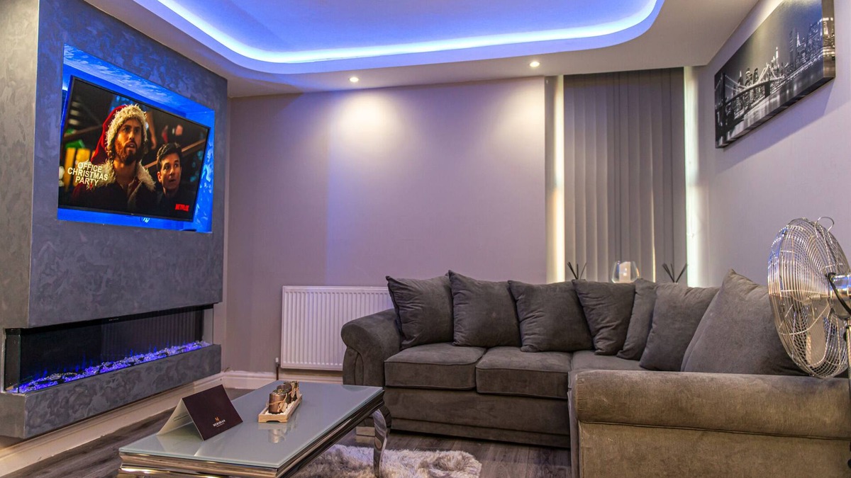 Huddersfield Apartment | Optimal Apartments - The Celestial Suite