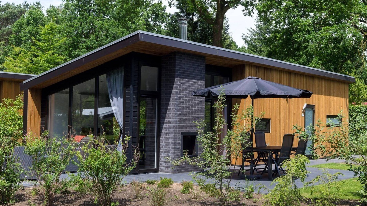 Wekerom House | Optimal enjoyment of nature with the hottub in the yard