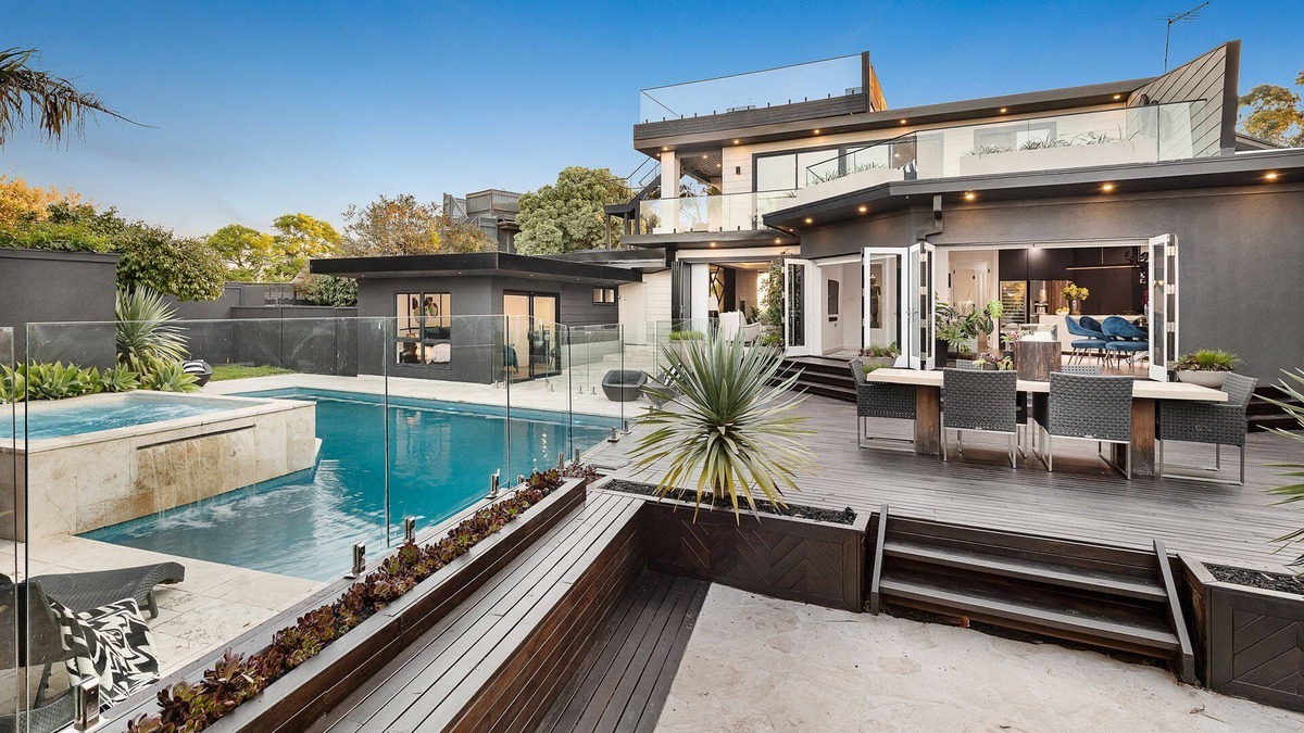 Beaumaris House | Opulence in Bayside with Incredible Views