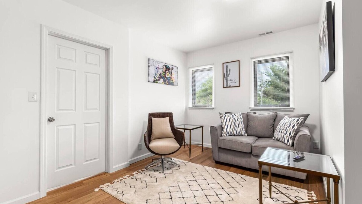 Detroit Apartment | Opulent 2 Bedroom Getaway