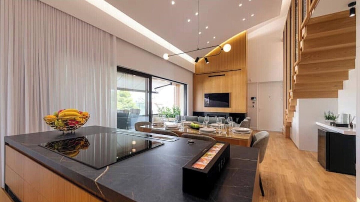 Varkiza Apartment | Opulent Penthouse 2 at the heart of Varkiza