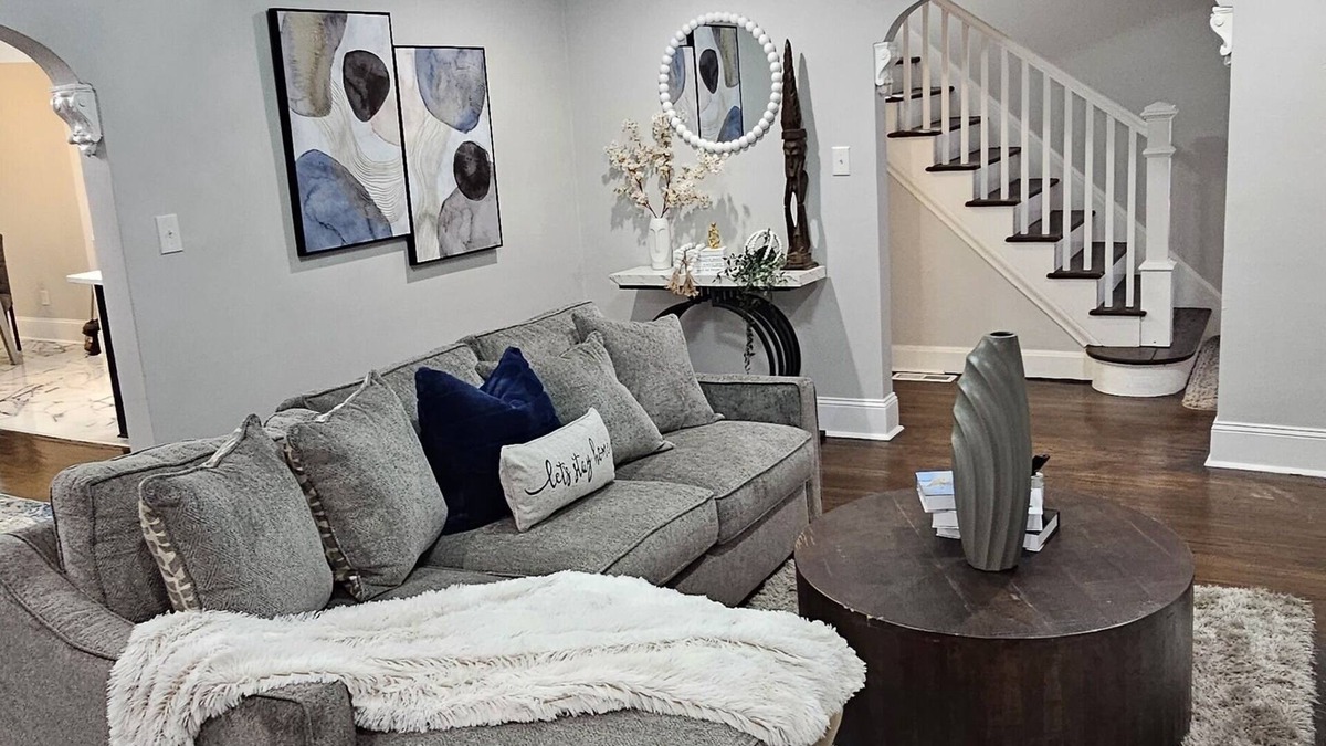 Detroit House | Opuluxe Contemporary Retreat with Grill