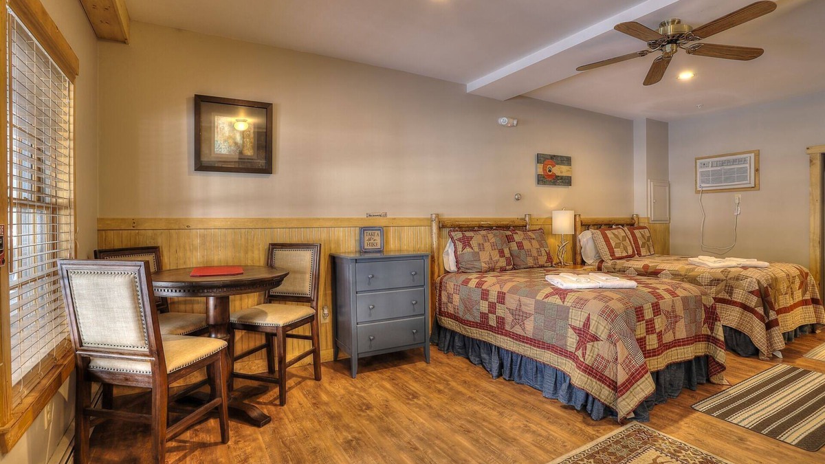 Oquossoc Hotel | Oquossoc Suite #2 | A/C