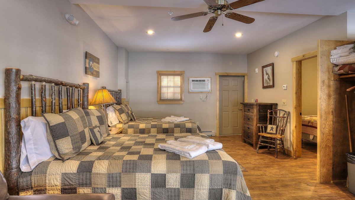 Oquossoc Hotel | Oquossoc Suite #4 | A/C & Fireplace