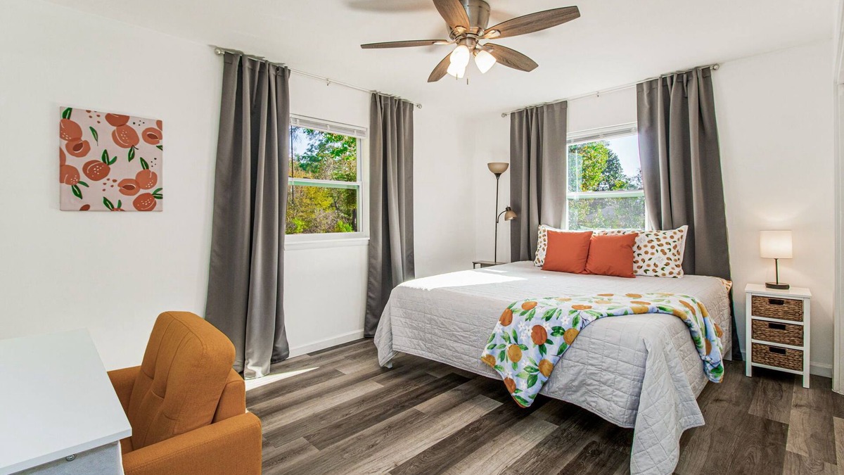 Southeast Pensacola House | Orange Crush - Sleeps 8, Pet Friendly