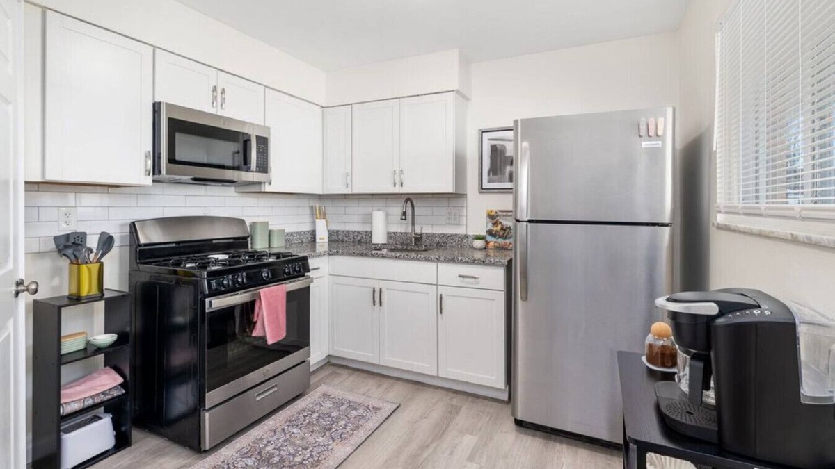 Columbus Apartment | Orchard Arc - 2BR 1BA Apt near NCH