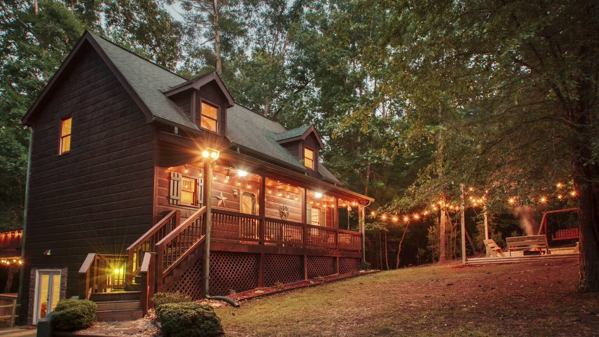 Ellijay Cabin | Orchard House - 4BR/3.5B ✔Hot Tub✔ Pet Friendly✔ Firepit✔ Grill✔ Gameroom✔