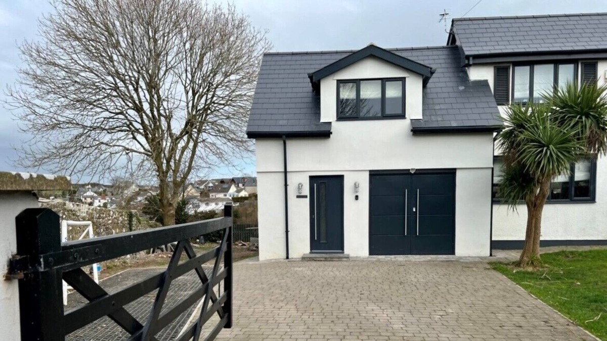 Bridgend Cottage | Orchard Lodge-Coastal retreat S/C village views close to beach