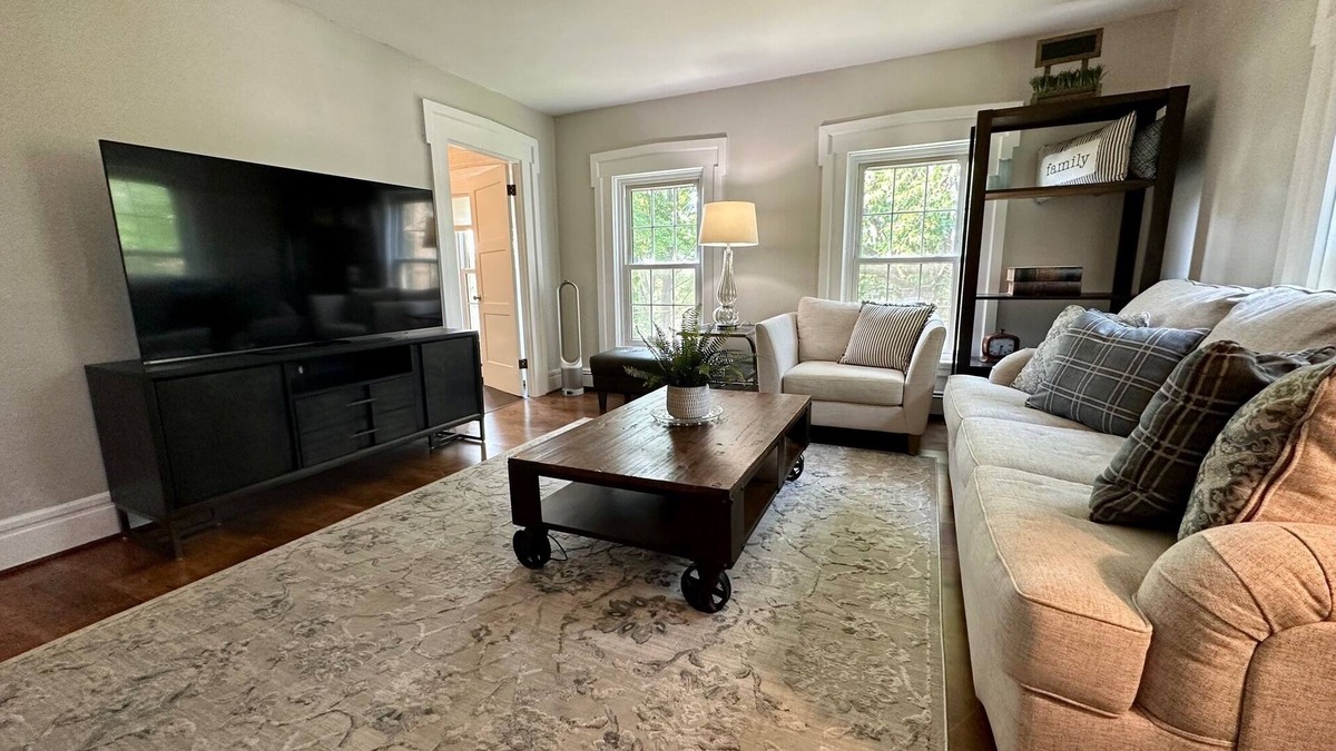 Orchard Park Apartment | Orchard Park Apartment Two Miles from Buffalo Bills Highmark Stadium