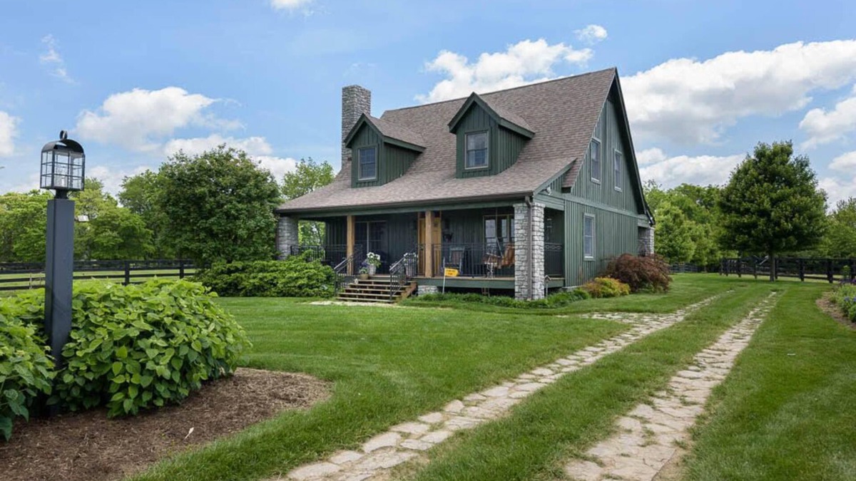 Versailles Cottage | Orchard Park cottage