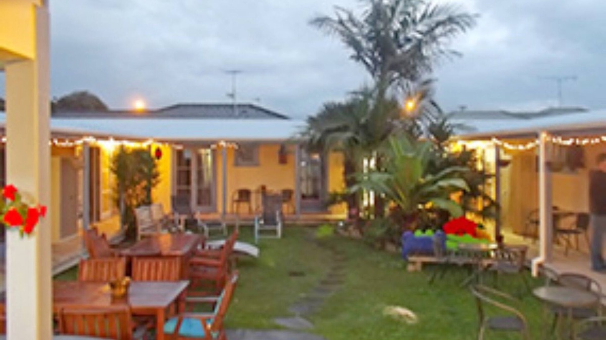 Orewa Hotel | Orewa Pillows Lodge