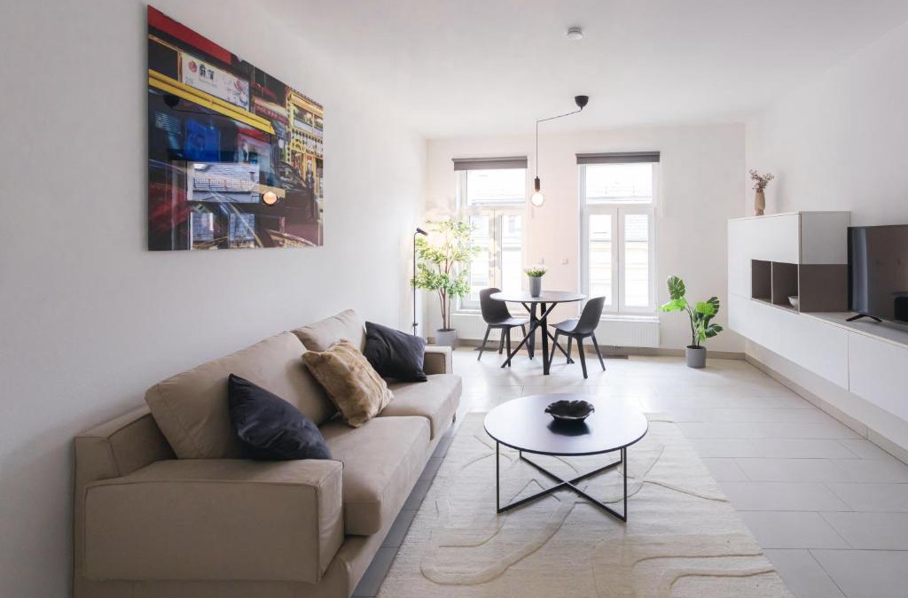 Gare Apartment | Origer Apartments by Rentaroo