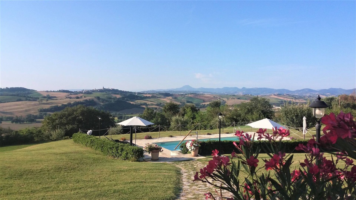 Corinaldo Villa | Original country house in the green heart of the Marche with swimming pool and garden!