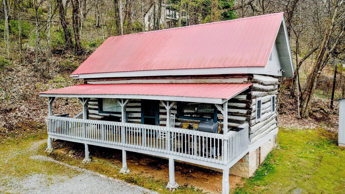 Waynesville Cabin | Original log home in the Smokey Mountains
