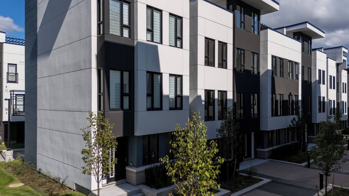 Orillia House | Oriluxstay-Cozy Condo Townhome Just Steps from the Water | Your Perfect Getaway