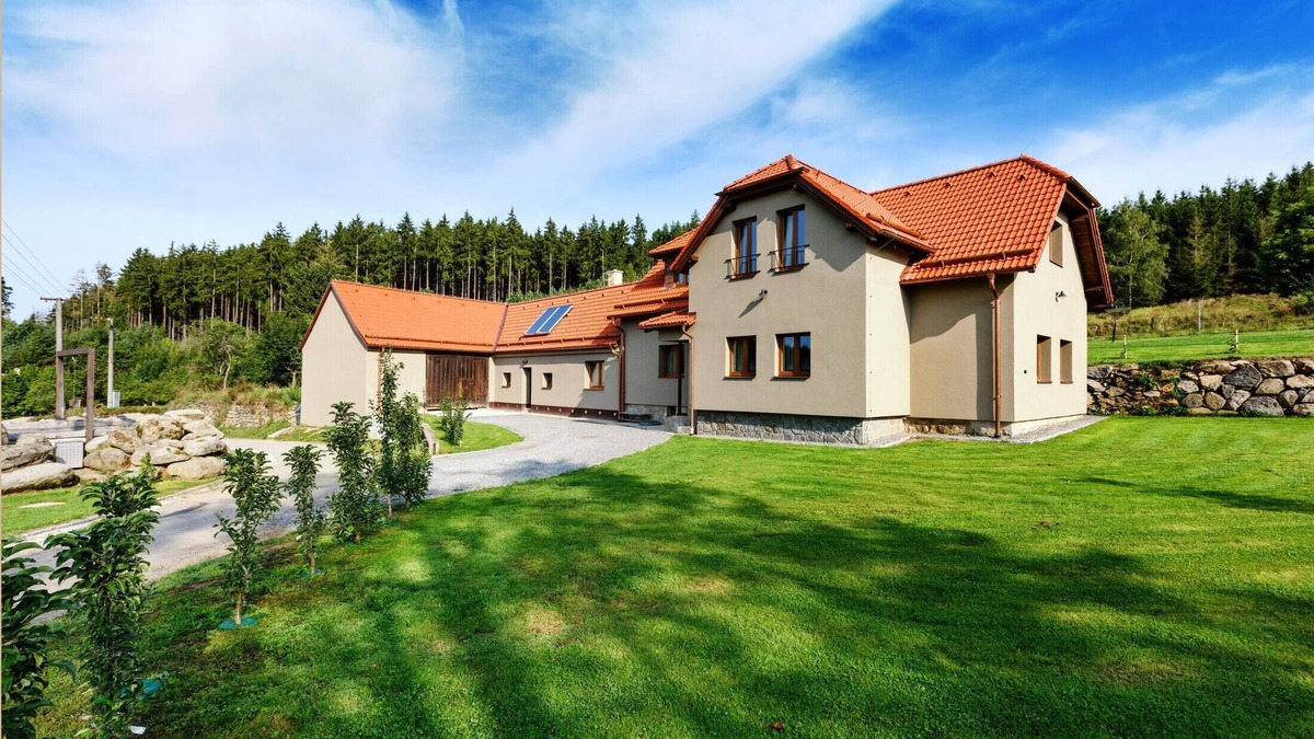Varvazov Villa | Orlík JVNS100