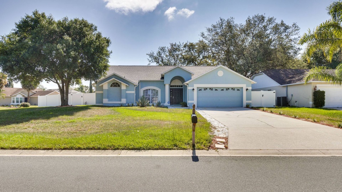 Sunridge Woods House | Orlando Area Home w/Lanai: 10 Mi to Disney!