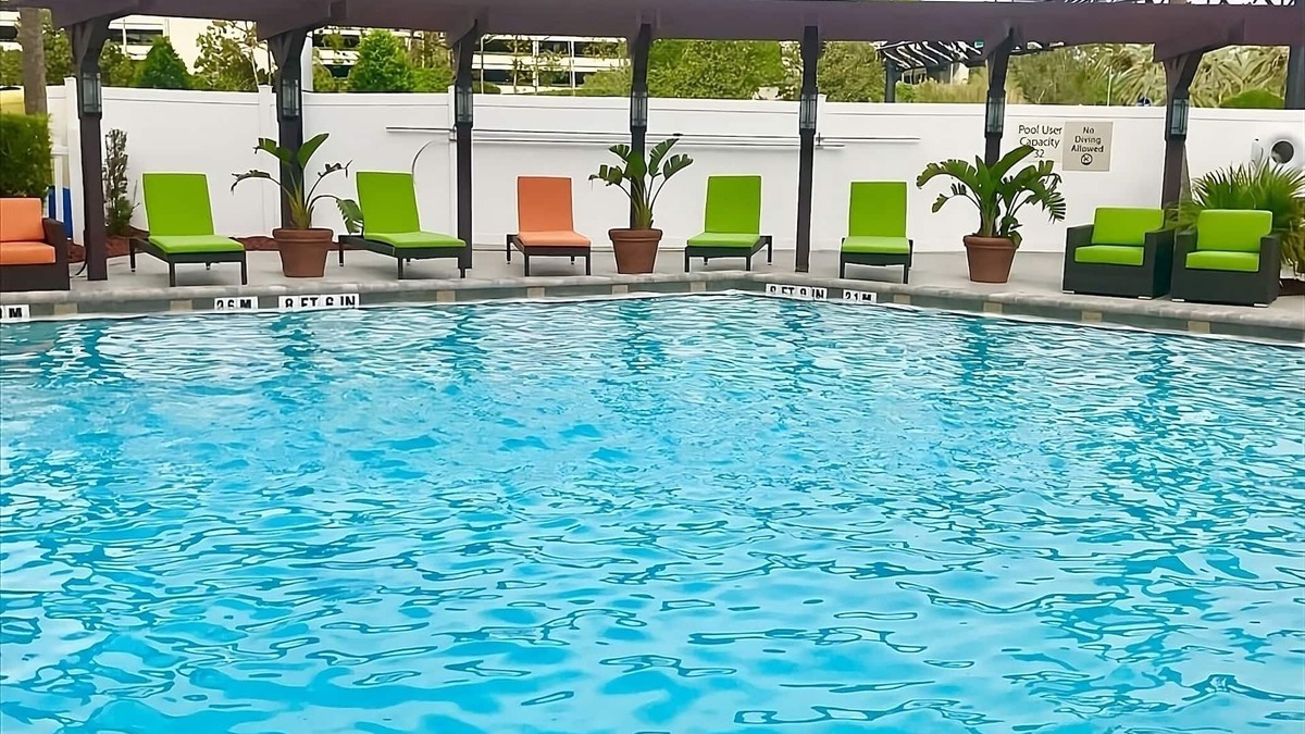 Florida Center Hotel | Orlando Dream Vacation! 2 Convenient Rooms, On-site Pool, Shuttle Service