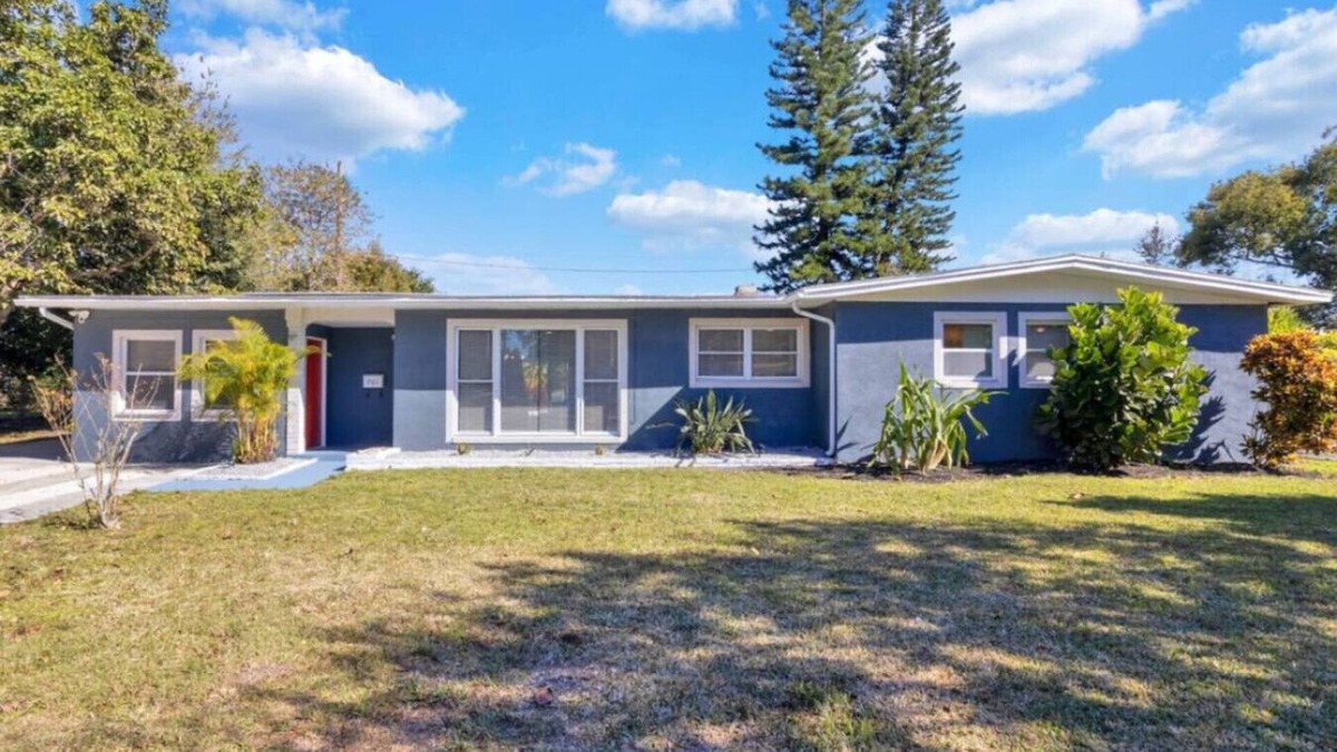 Englewood Park Apartment | Orlando Pool House Vacation Home | Pet Friendly