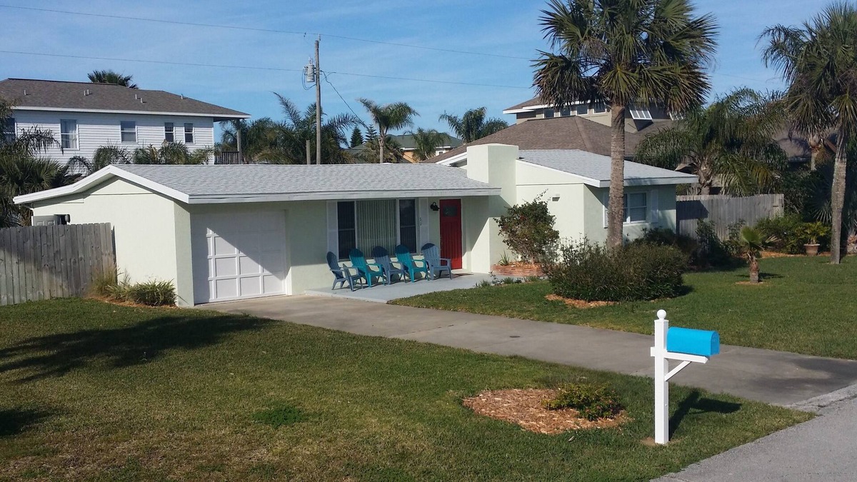 Ormond Beach House | Ormond by the Sea Beach Cottage, quiet, kid & dog friendly, moments to the beach
