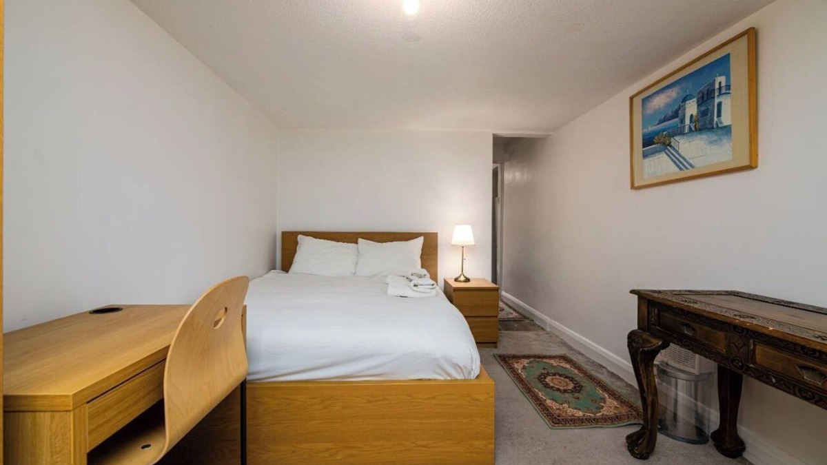 Haselbury Apartment | Orpington Gardens N18W