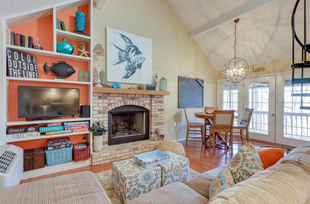 Osage Beach House | Osage Beach Home Screened Porch, Resort Amenities