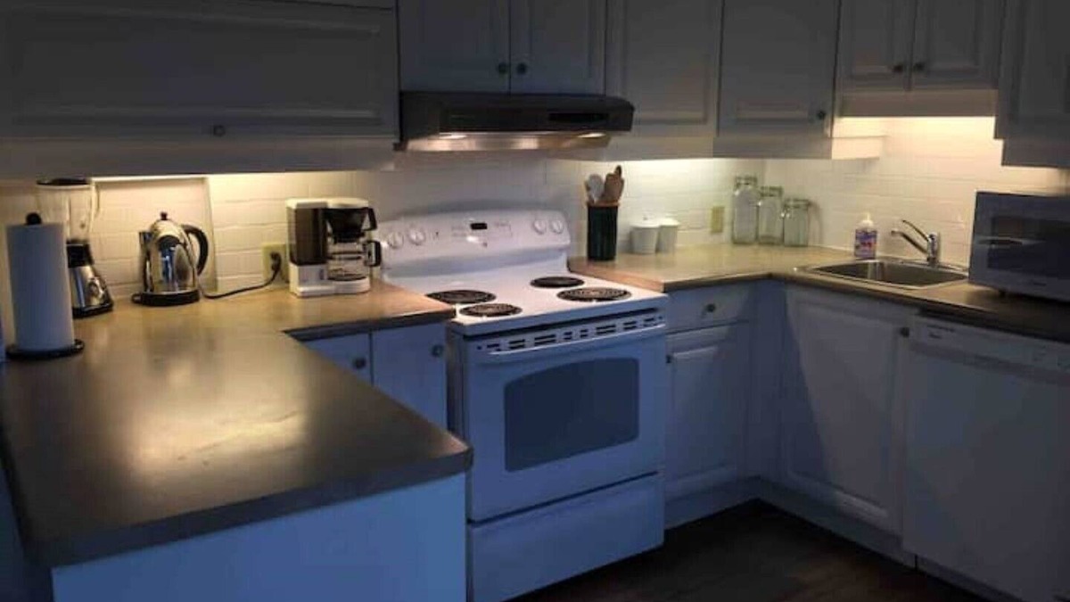 Winnipeg House | Osborne Village Charmer - minimum stay 30 days +