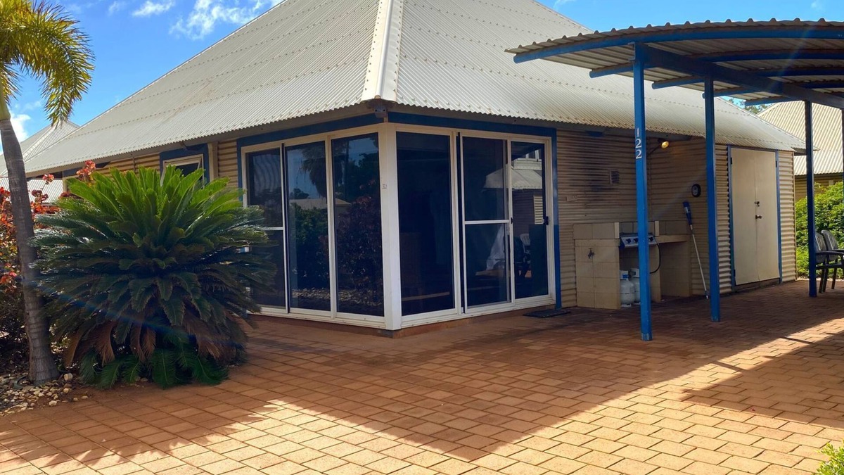 Exmouth Villa | Osprey Holiday Village Unit 122/2 Bedroom apartment in complex with a pool