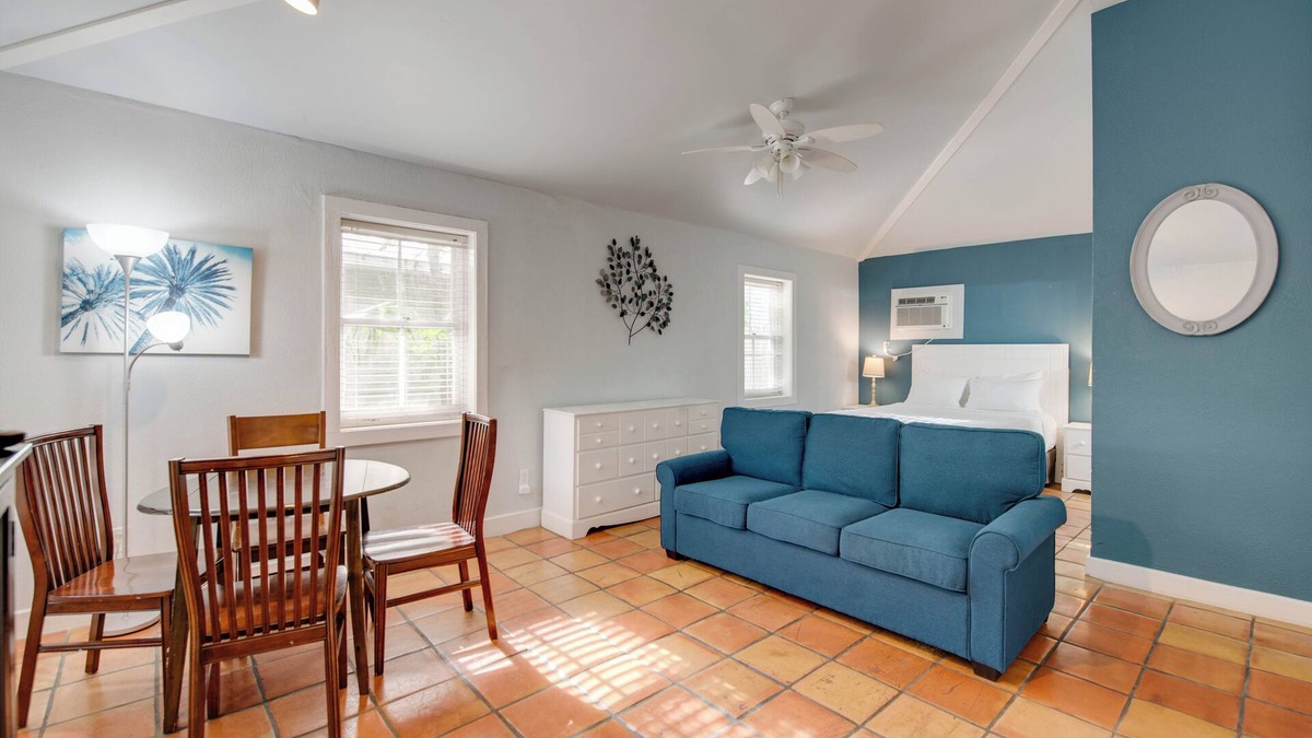 Uptown - Upper Duval Cottage | Osprey Suite | Charming Hideaway, Hot Tubs, Close to Duval!