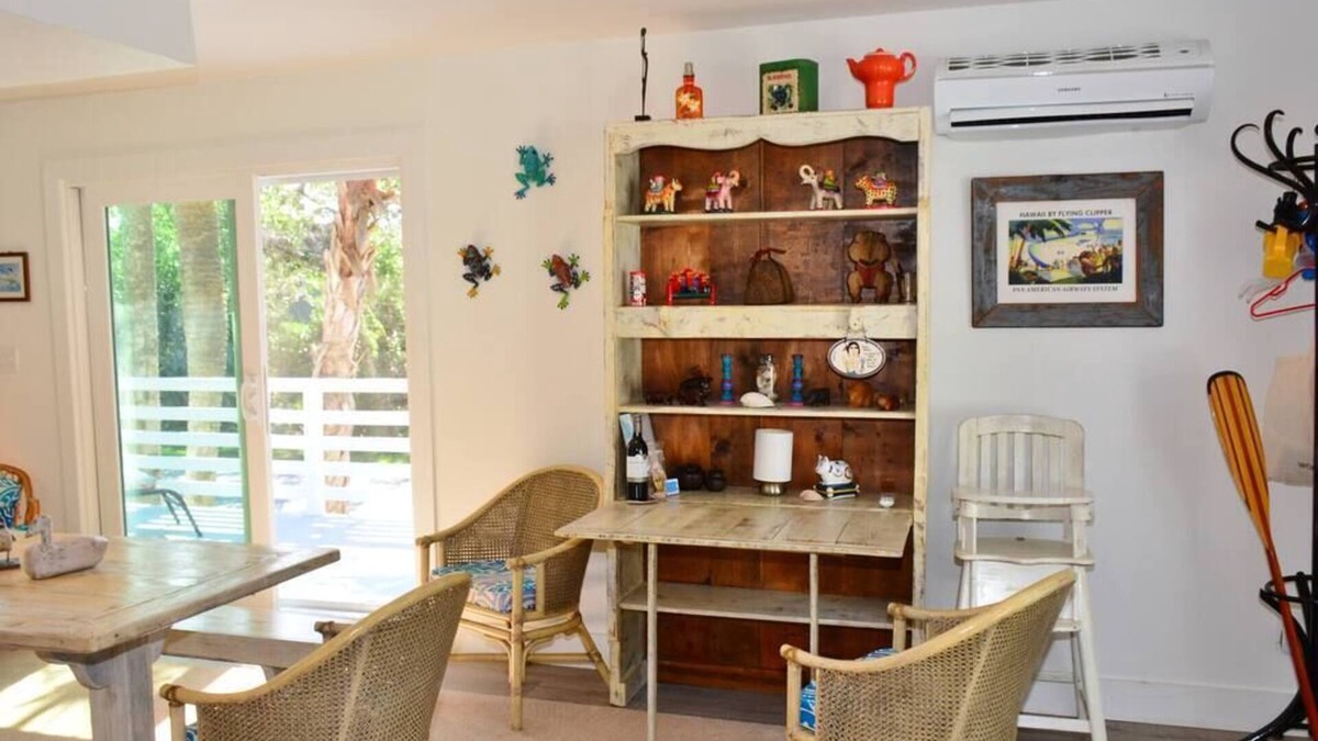 Folly Beach Apartment | Osprey-Upstairs Unit with Deck!
