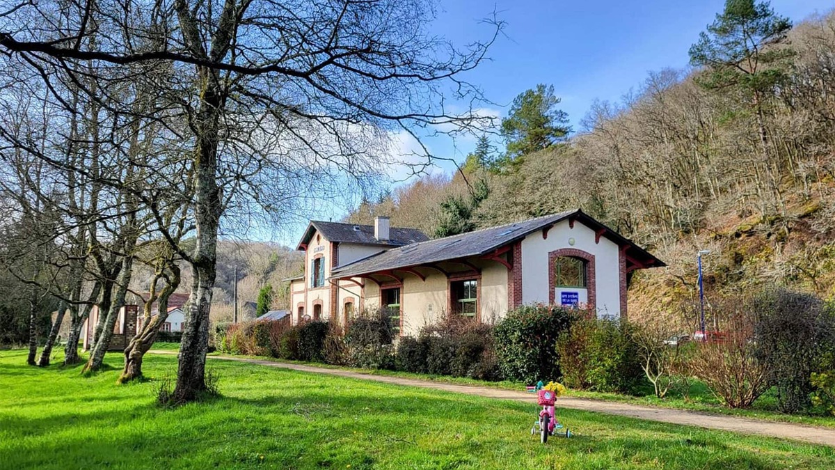 Scrignac Hotel | Ostal Scrignac - Gîte d'étape de la Gare