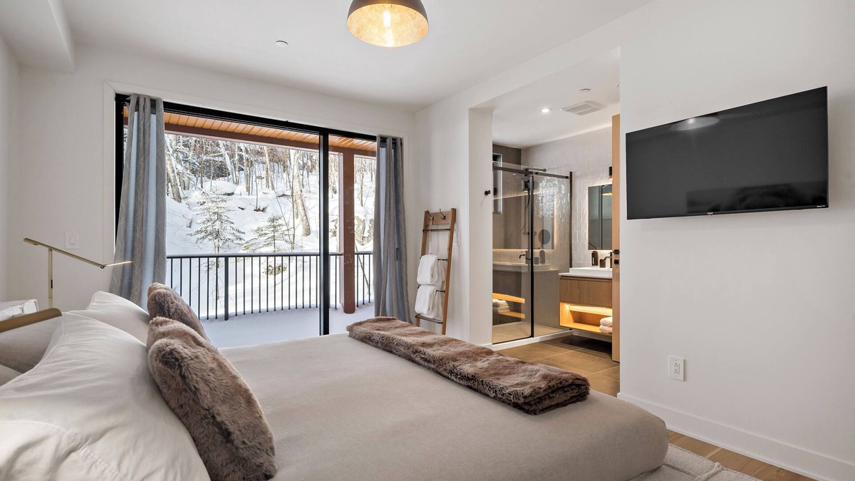 Versant Soleil Condo | Ostrya 202 - Luxury Ski-in/Ski-Out, Steps from Slopes!