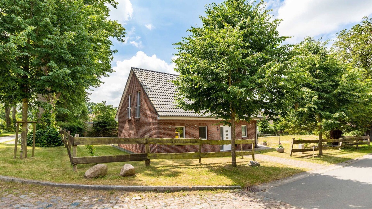Wichmannsdorf Apartment | Ostsee Landhaus am Schlosspark OFC 13 - Baltic Sea country house with terrace, garden and